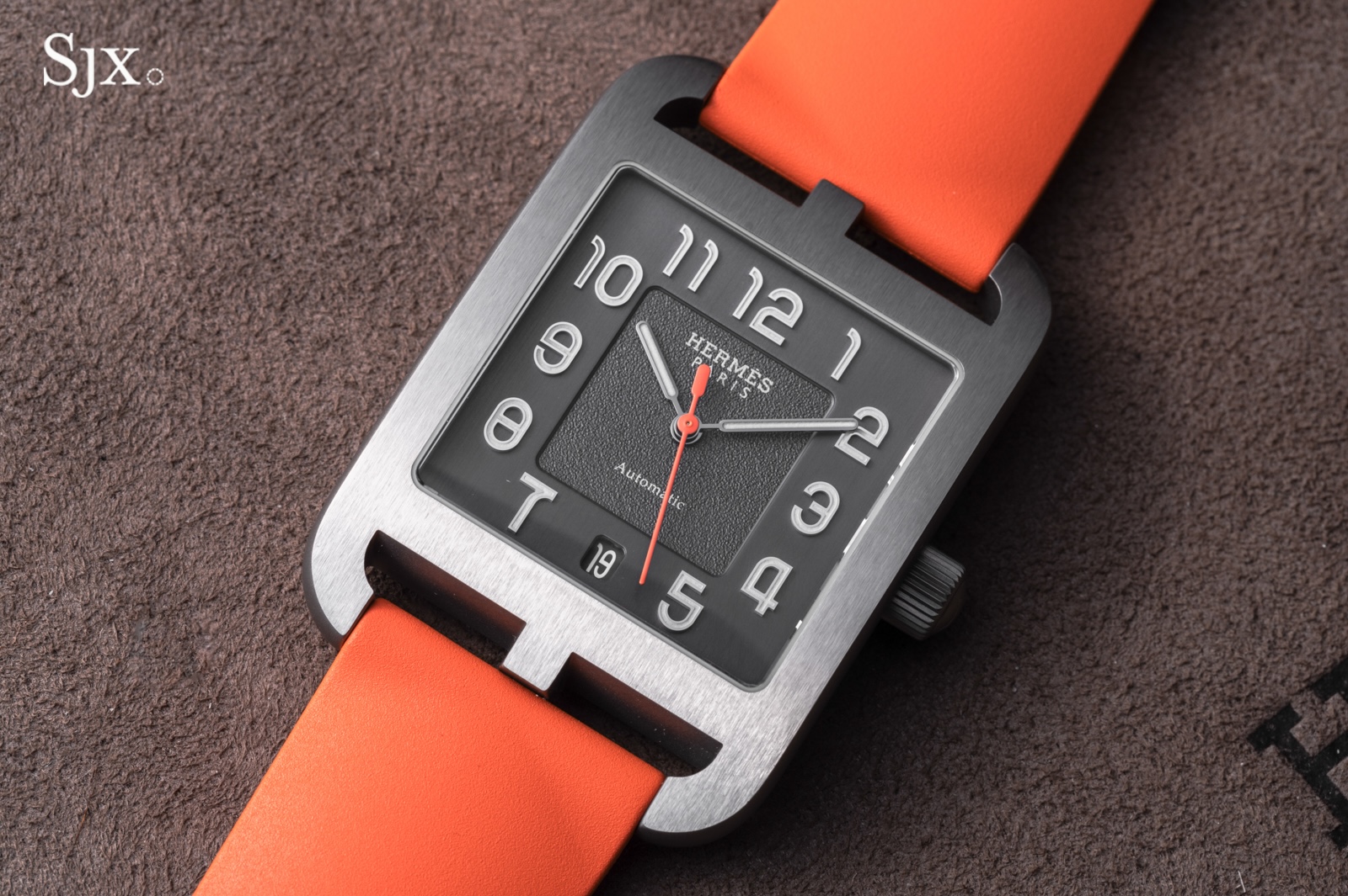 Hermès Cape Cod Titanium: Machining and Surface Finishing a Rectangular Case in Grade Titanium