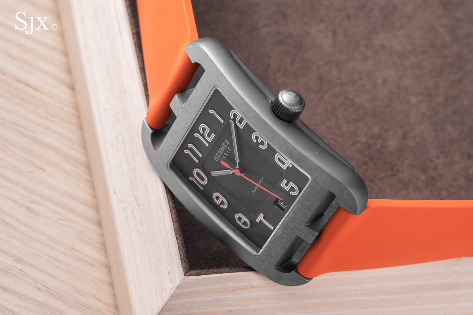Hermès Cape Cod Titanium: Machining and Surface Finishing a Rectangular Case in Grade Titanium