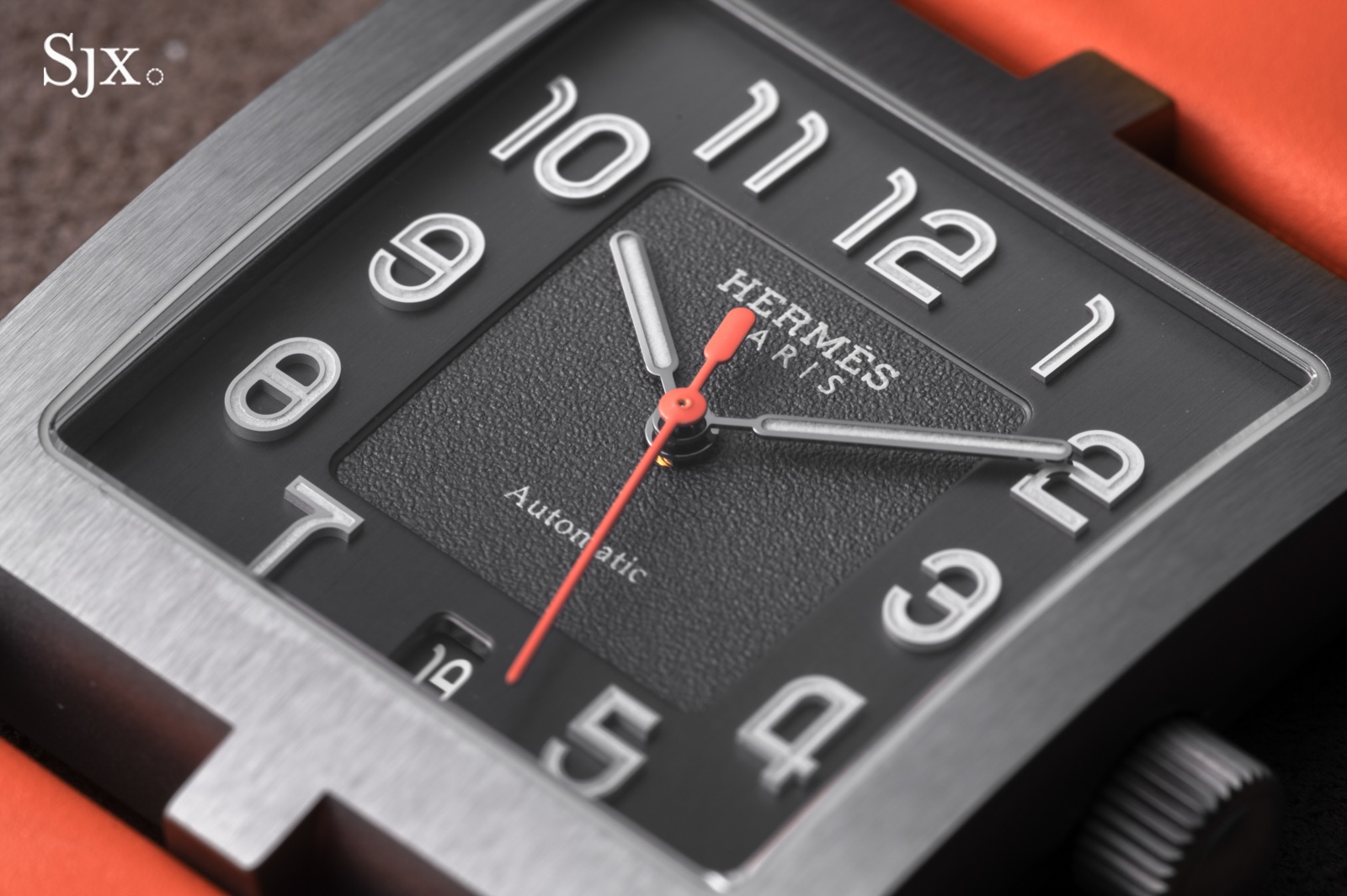 Hermès Cape Cod Titanium: Machining and Surface Finishing a Rectangular Case in Grade Titanium